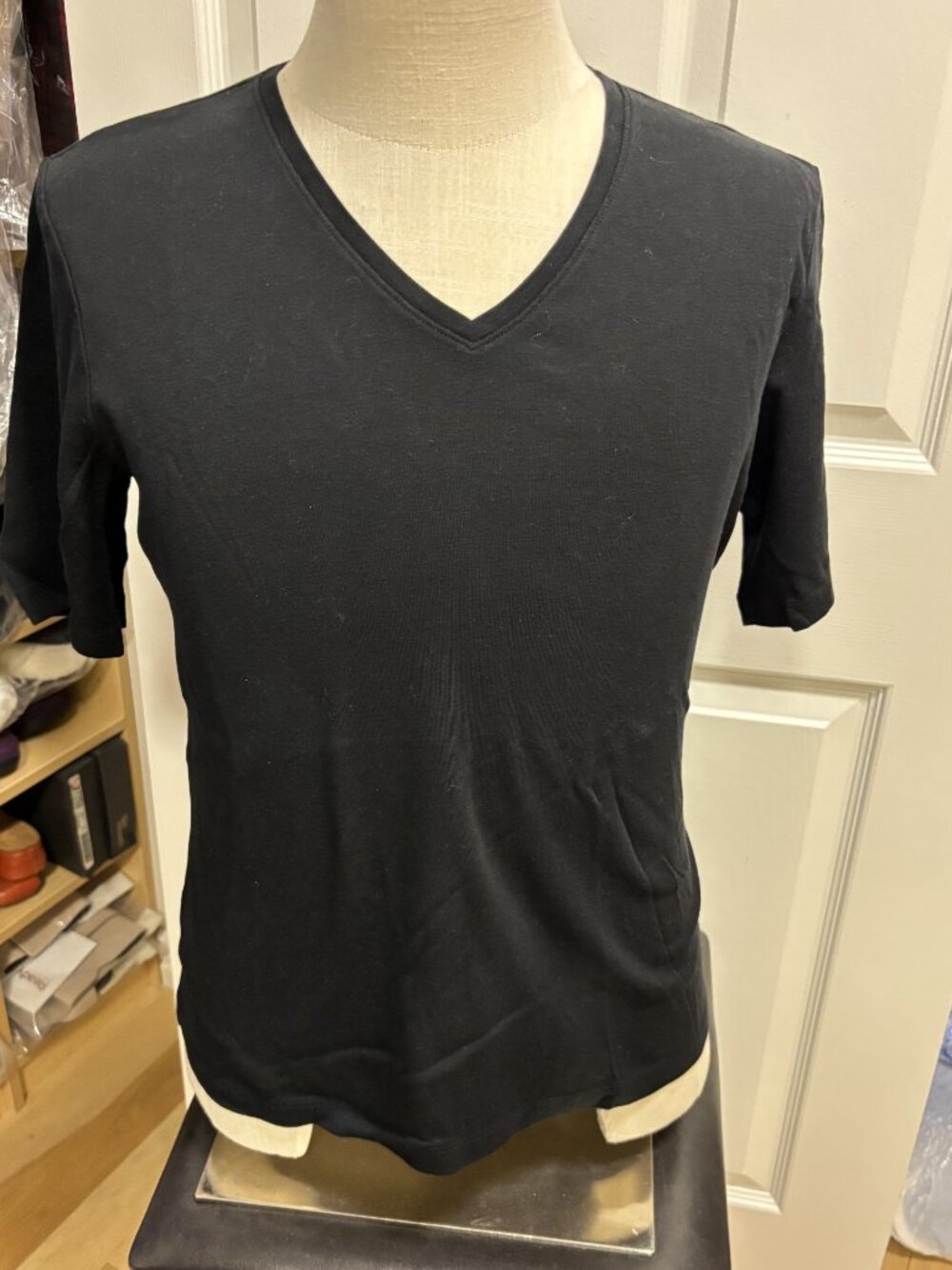 Short sleeve, vneck black tshirt